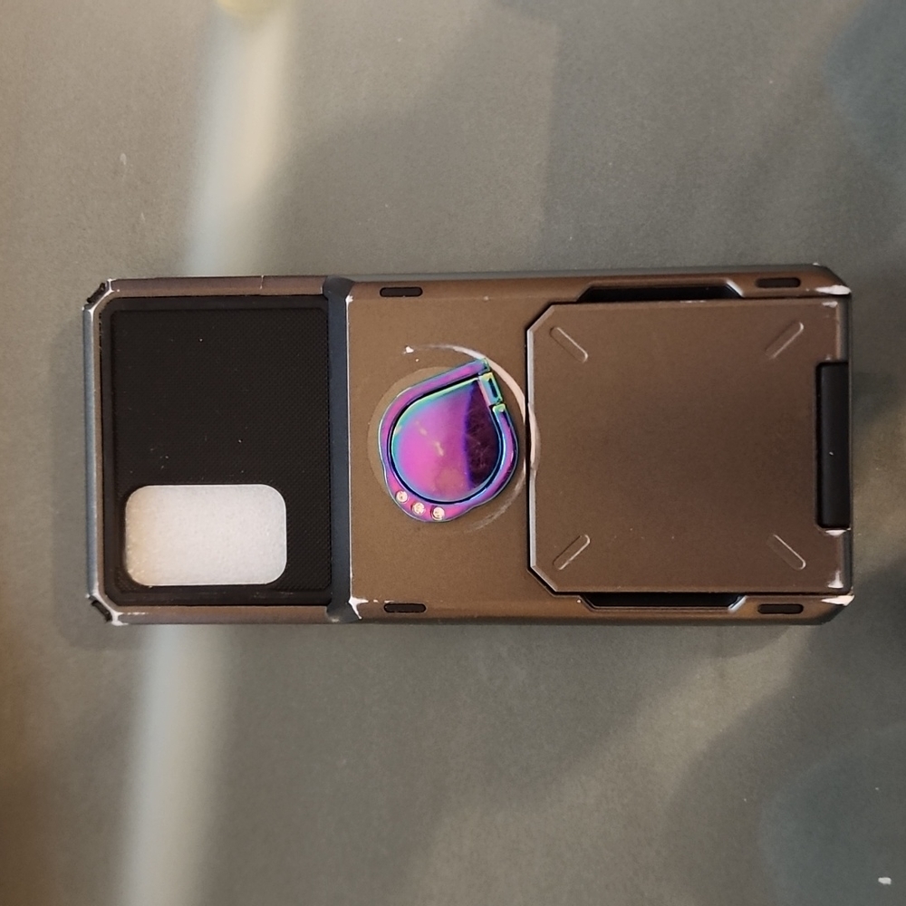 Metallic phone galaxy s20 plus with cardholder